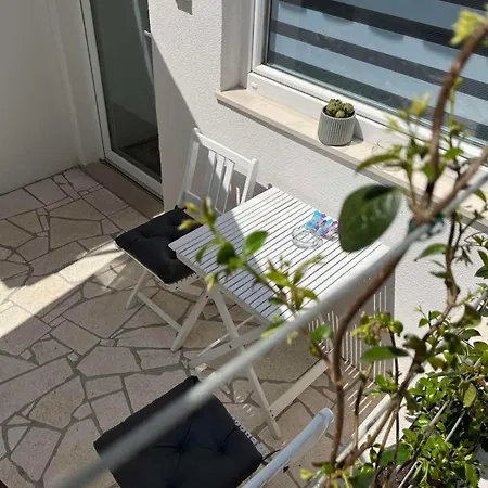 아파트 Apartma Bianco *